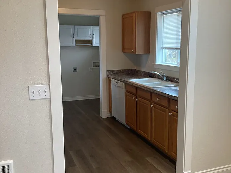 1020 NE 12th St — Photo 6