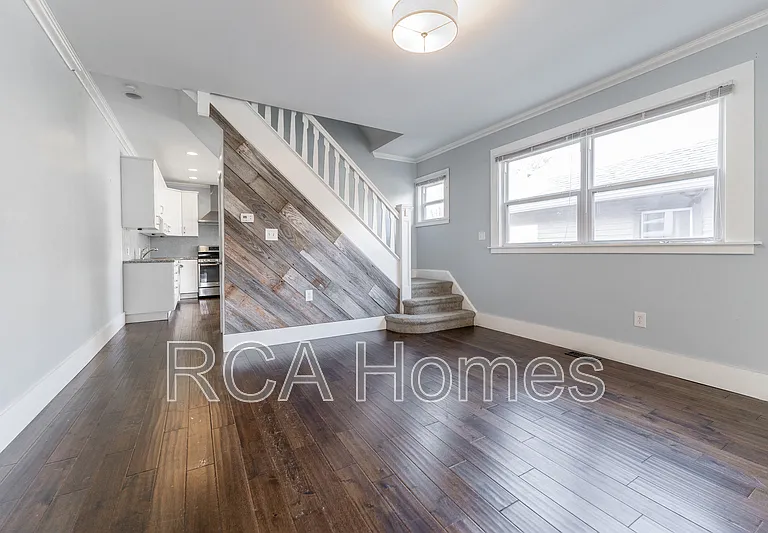 1037 E Tabor St — Photo 3