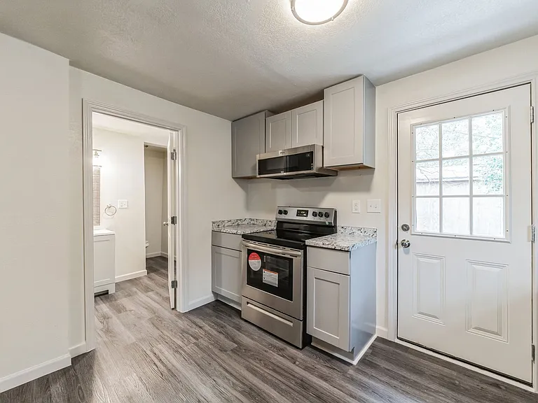 101 W Schreiner St — Photo 12