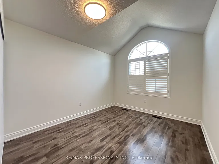 3895 Henrietta Way #MAIN — Photo 39