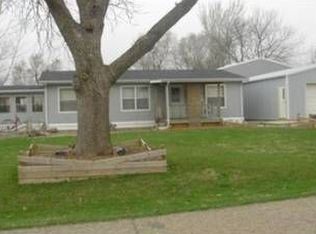 664 S Oak St, Avoca, IA 51521