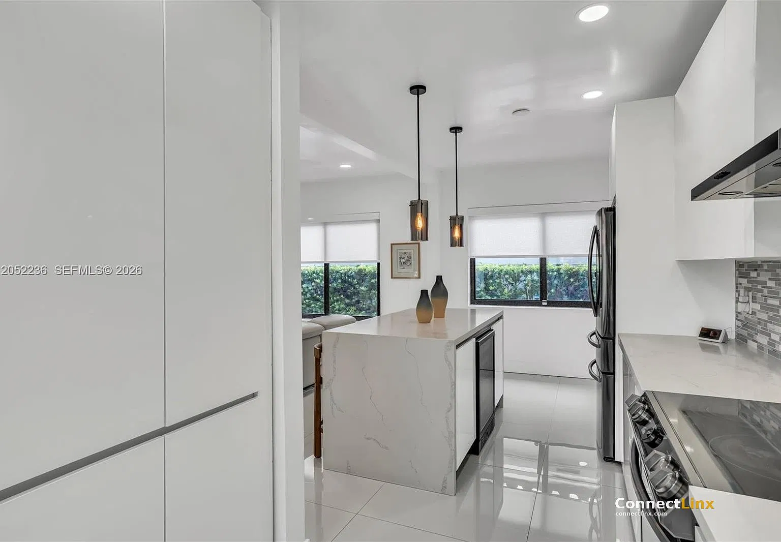 3 bed, 3.0 bath, 1700 sqft, $7,200 — Photo 4