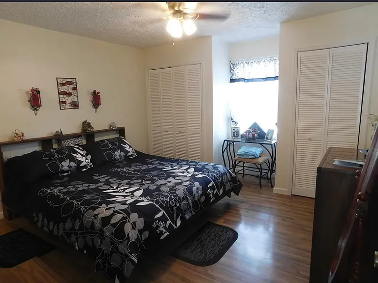642 Jackson Ave — Photo 15