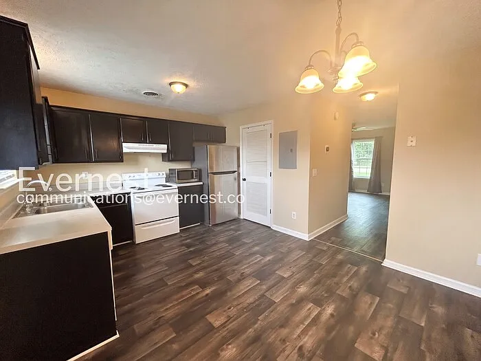 1587 Chariot Dr — Photo 4