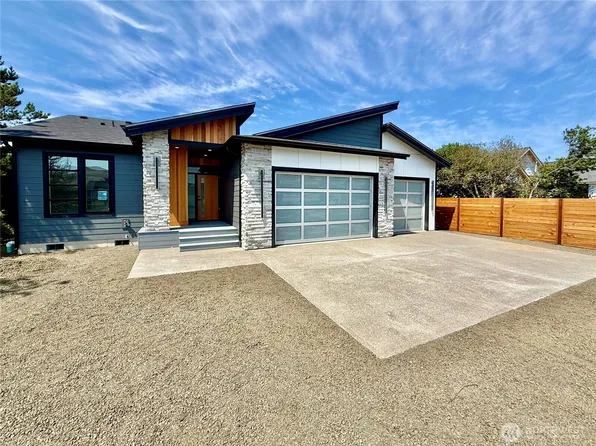 887 Texmar Avenue SW, Ocean Shores, WA 98569