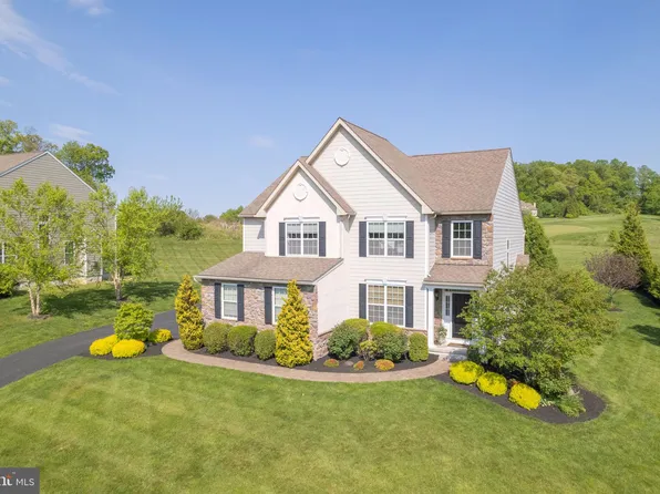 229 Ironstone Ln, Elverson, PA 19520