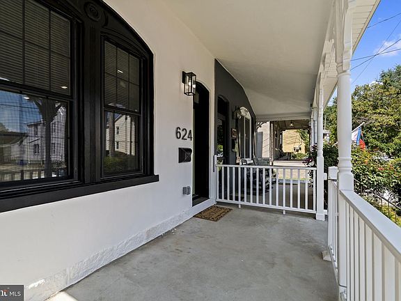 4th image of 624 W Johnson St