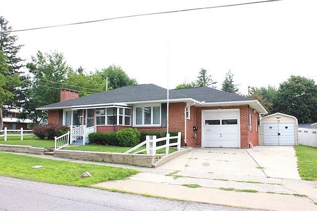 1st image of 32 E Smiley Ave