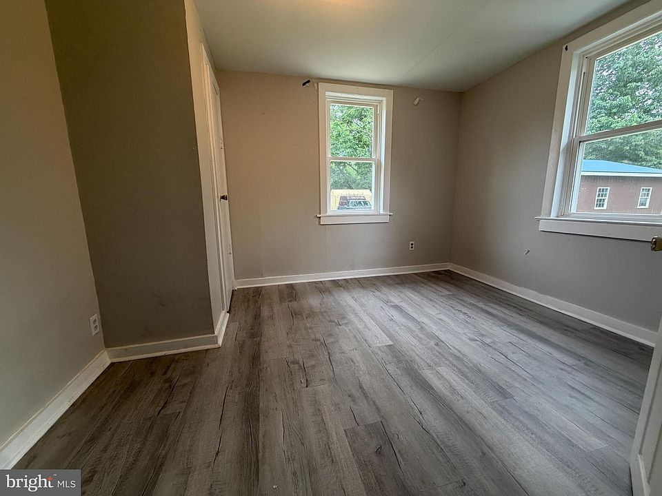 1st image of 124 Stanger Ave