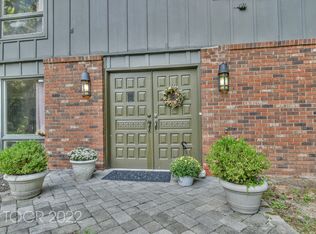 60 Old Chimney Rd, Upper Saddle River, NJ 07458