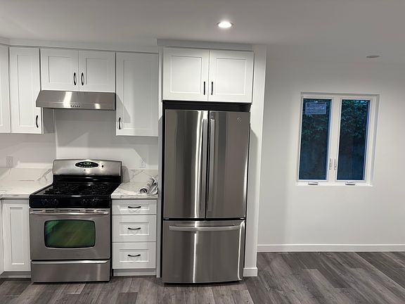 3rd image of 233 N Mar Vista Ave #231