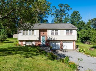 11 Wayne Dr, East Lyme, CT 06333