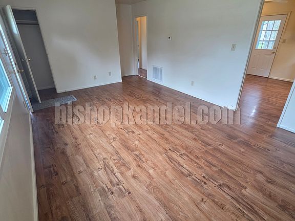 3rd image of 1023 Vincent St