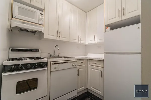 Rented by Bond New York | media 12