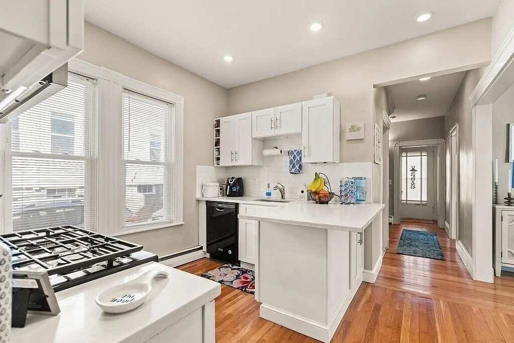1 bed, 1000 sqft, $2,950 — Photo 2