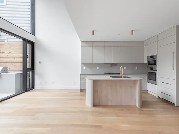 112 India St Floor 1, Brooklyn, NY 11222