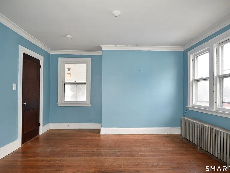 214 Quaker Ln S — Photo 10