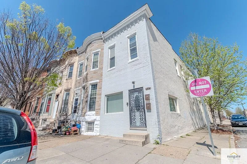 2 bed, 1.0 bath, 900 sqft, $1,400 — Photo 1