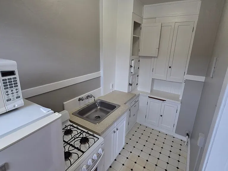 Seward Apartments — Photo 17