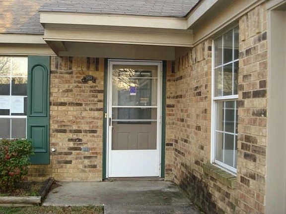 2nd image of 5525 Yaupon Dr