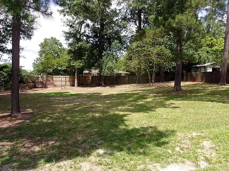 1102 Brooks Cir — Photo 21