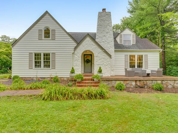 119 N Hermitage Ave, Lookout Mountain, TN 37350