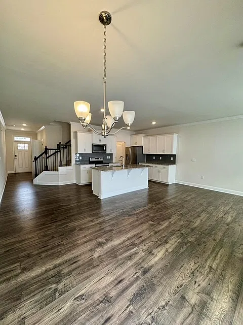 3 bed, 1699 sqft, $1,995 — Photo 2