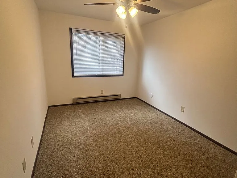 2120 Meadow Ln #1-12 — Photo 2