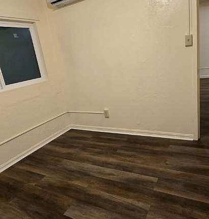 5th image of 405 W Oak St #A
