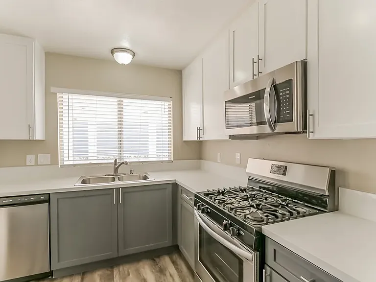 4434 Honeycomb Dr — Photo 3