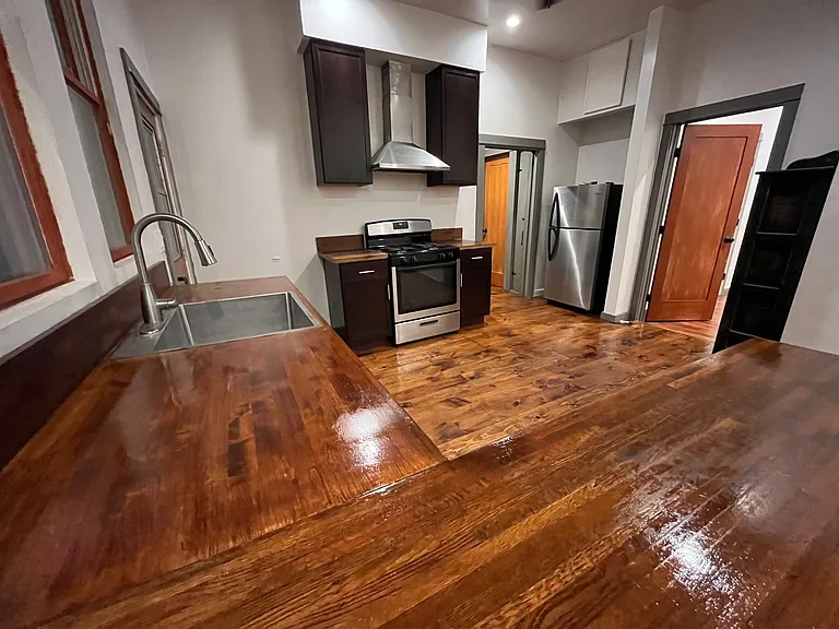 718 Echandia St — Photo 13
