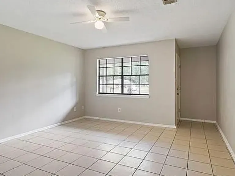 18173 Holly Ridge Dr — Photo 4