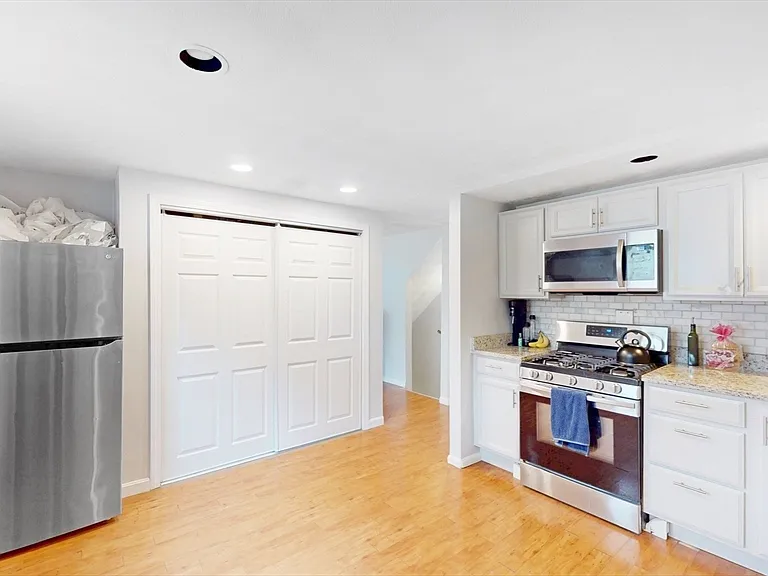 4 Saginaw Ave #2 — Photo 4