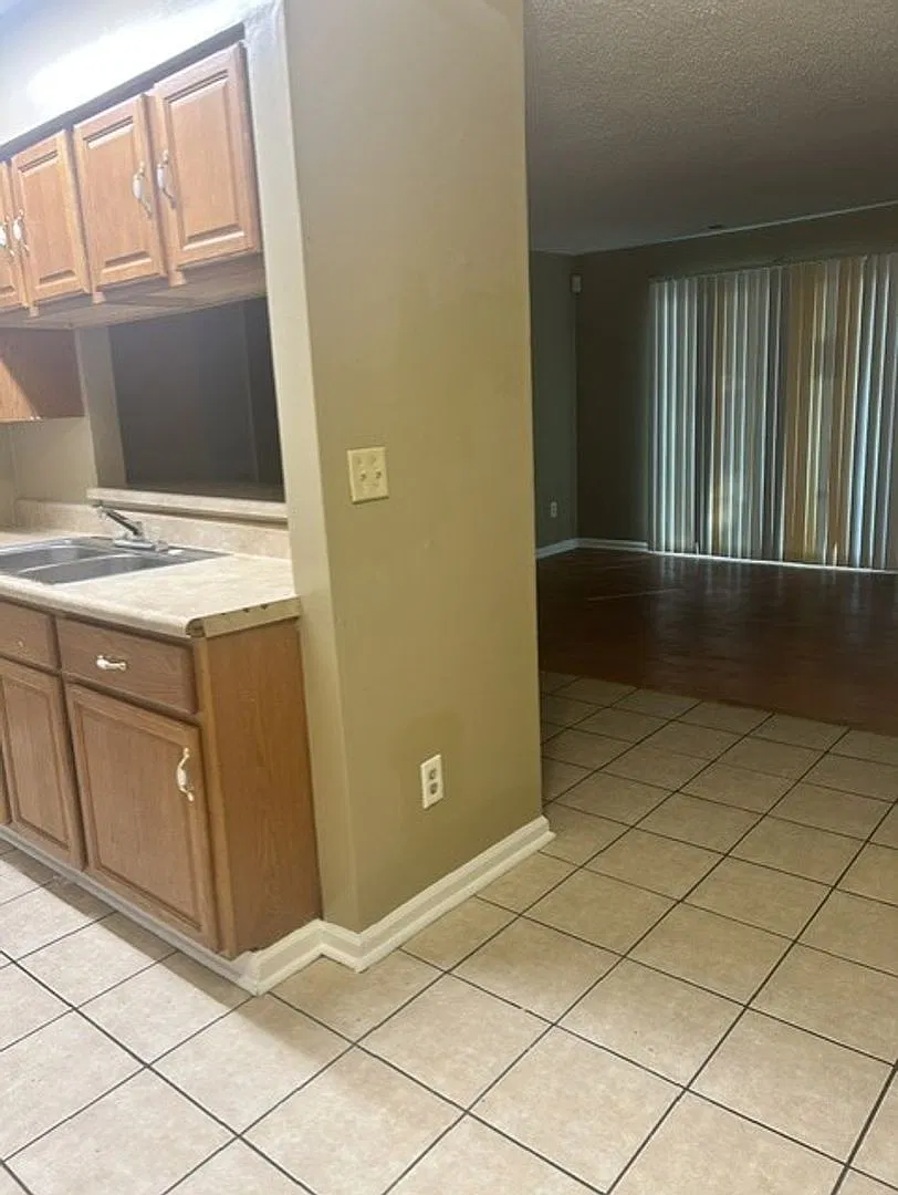 Spacious 2-Bedroom, 2-Bath Apartment in Charlotte's University Area — Photo 4