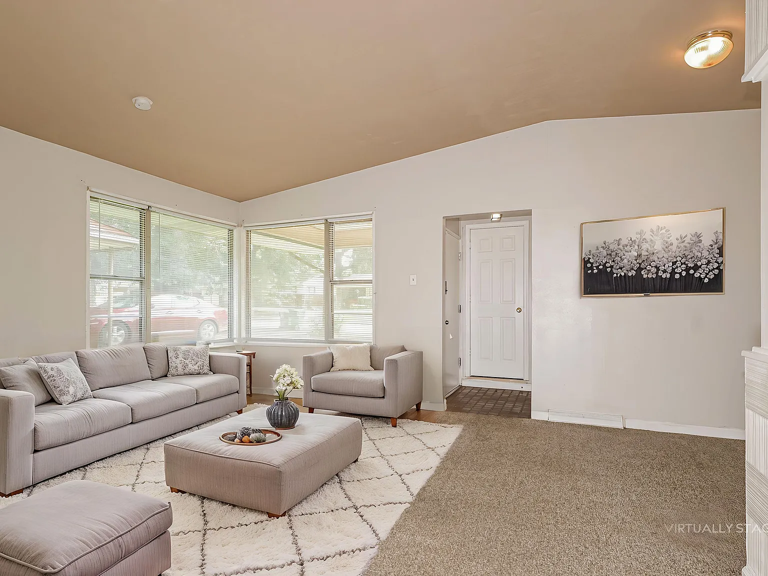 3 bed, 1.0 bath, 1426 sqft, $1,375 — Photo 2