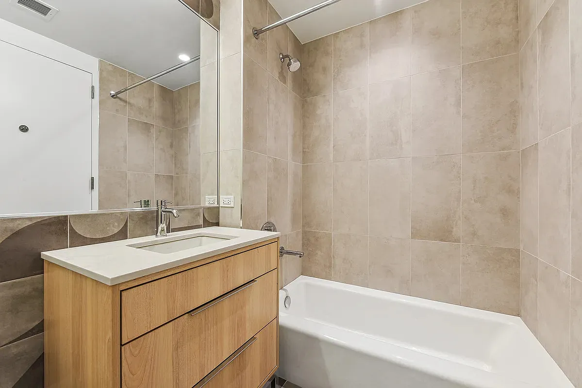 17 Hanover Place — Photo 3
