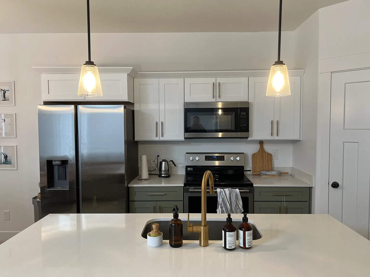 4 bed, 3.5 bath, 2300 sqft, $2,200 — Photo 3