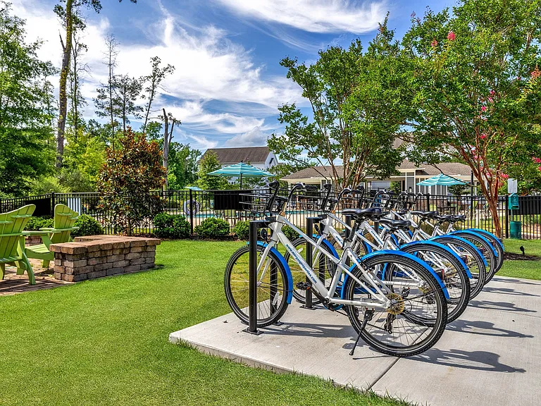 Creekside at Greenlawn Apartment Homes — Photo 22