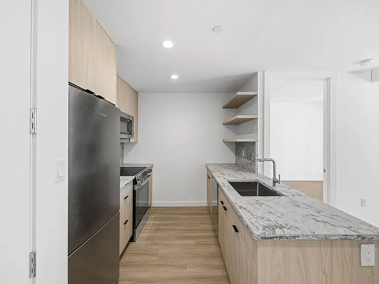 100 Sullivan Pl #504 — Photo 3