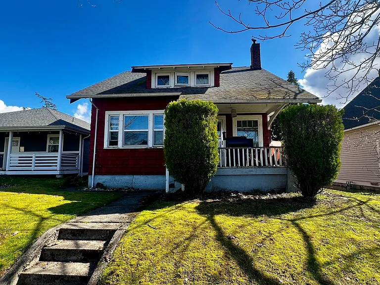 2612 James St — Photo 1