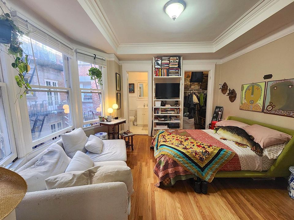 1st image of 834 Bush St APT 302