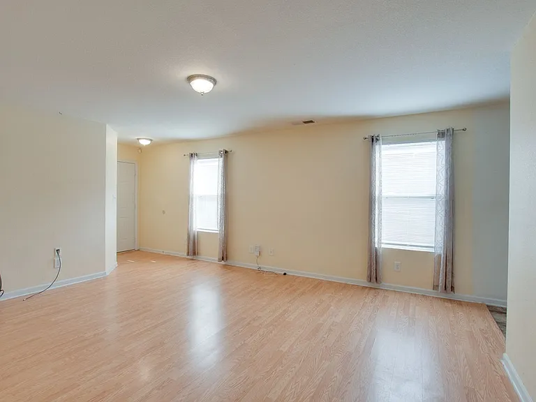198 Cloverbrook Dr — Photo 4