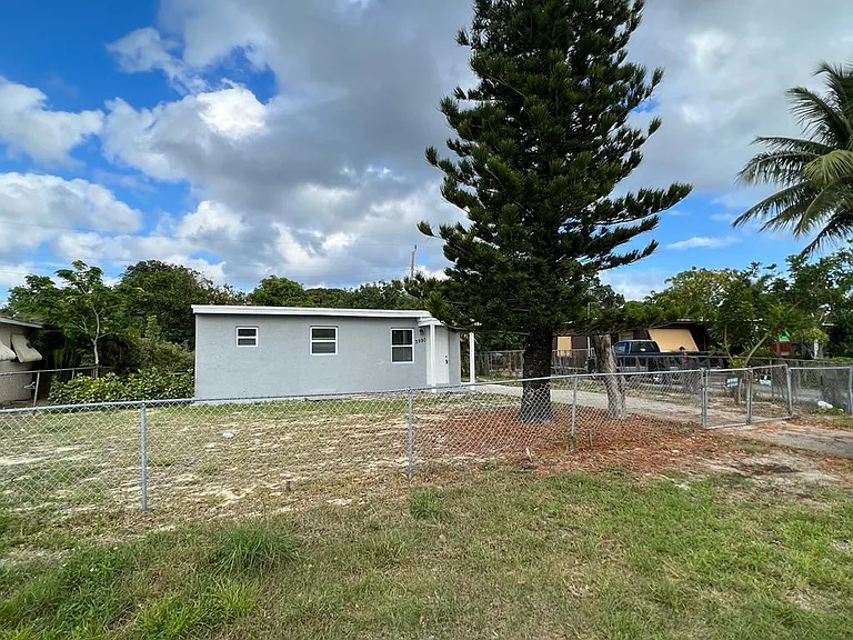 3990 Plum Tree Dr — Photo 13