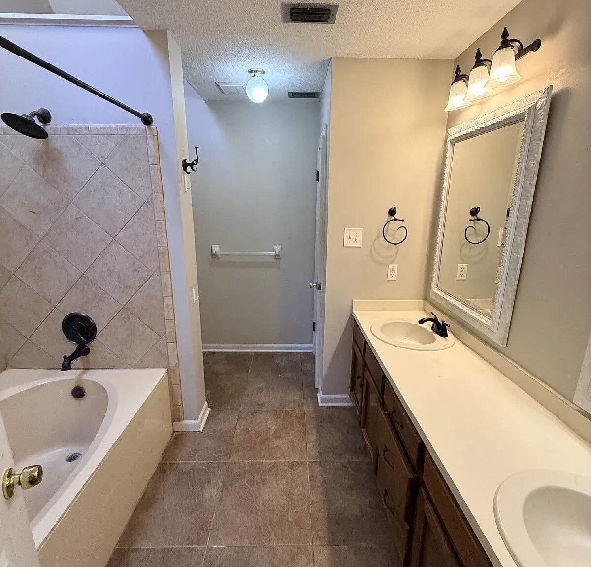 3 bed, 2.0 bath, $1,850 — Photo 4
