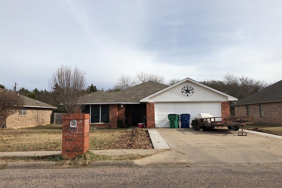 1st image of 704 Park Pl