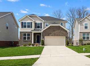 58904 Calabrese Dr, South Lyon, MI 48178