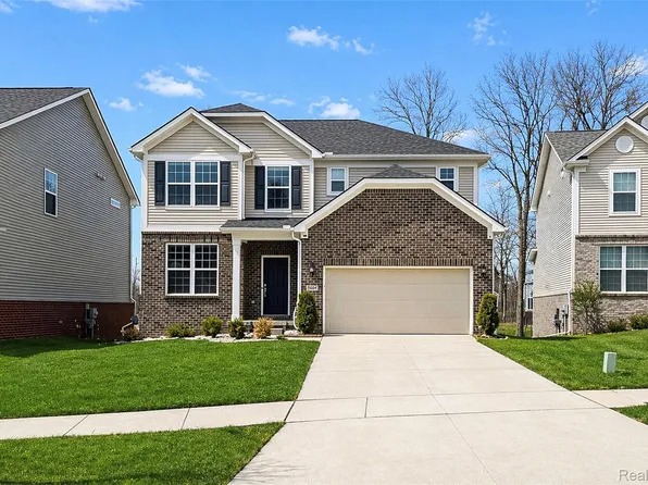 58904 Calabrese Dr, South Lyon, MI 48178