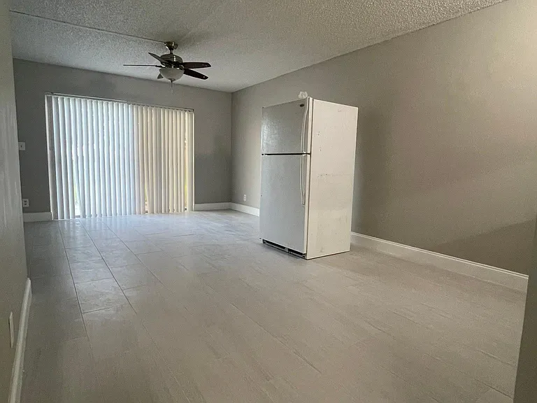 10150 Twin Lakes Dr #4 — Photo 5