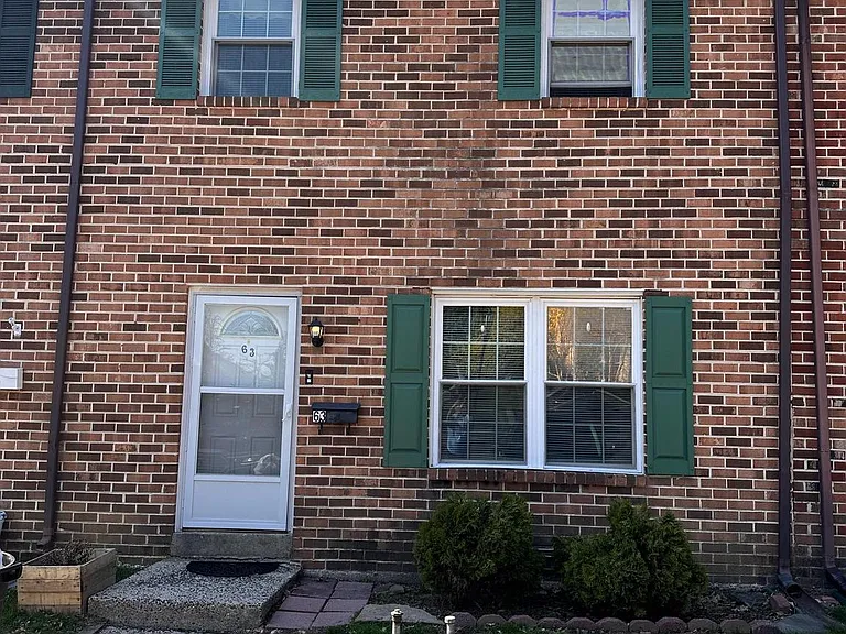 63 Constitution Ave — Photo 1