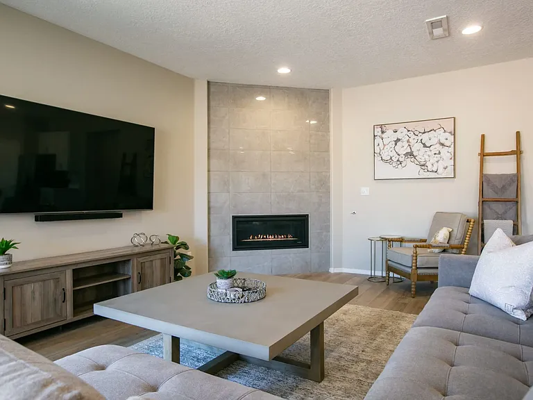 6049 Nauman Dr SE — Photo 2